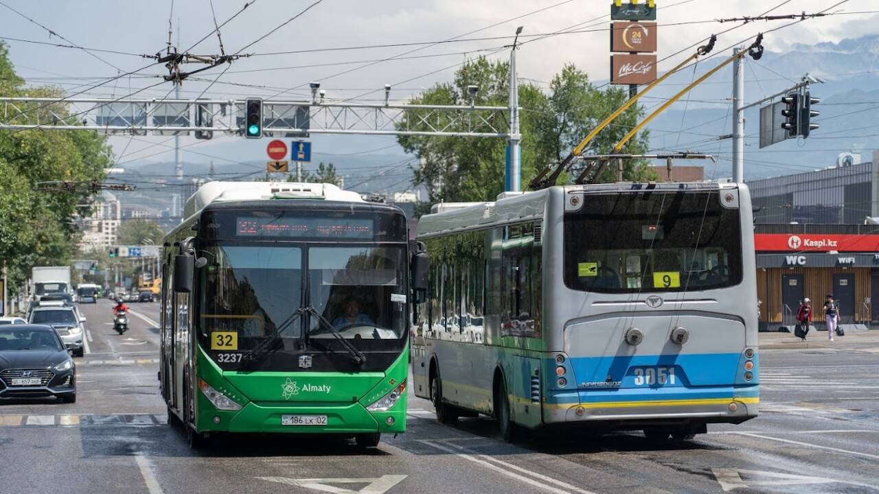 Алматыда жолақы 100 теңге болады. Қолма-қол төлем – 200 теңге