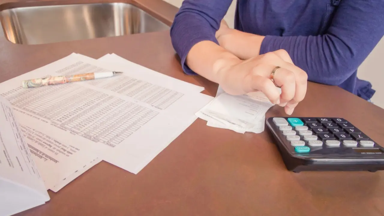 Сенат депутаты 21 жасқа дейінгі жастарға несие беруді заңмен шектеуді ұсынды