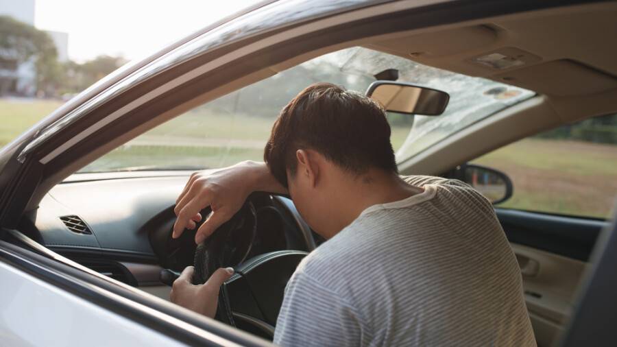 15 минут ессіздік. "Жол гипнозының" симптомдары қандай және оның қалай алдын алуға болады?