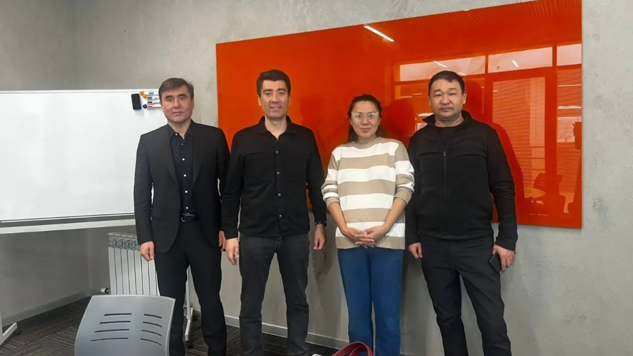 "Ел дауысы" қорының байқаушылары