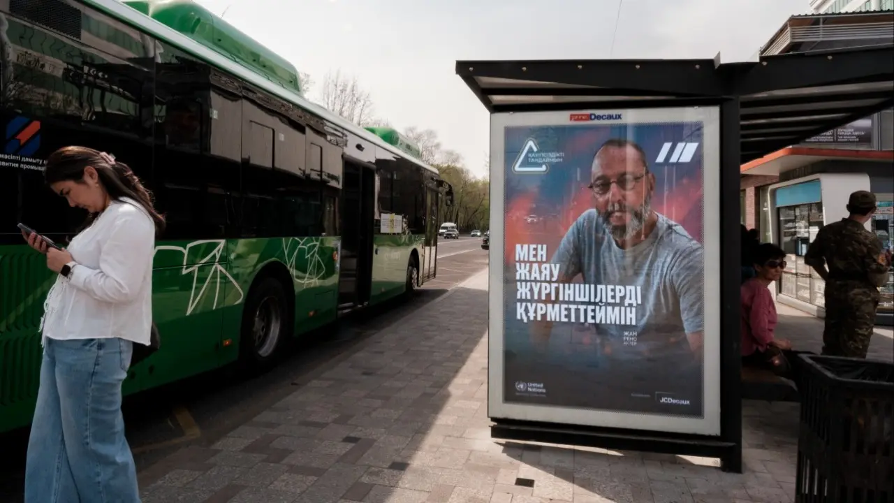 Жан Рено, Мишель Йео, Новак Джокович және Майкл Фассбендер Қазақстанда жол қауіпсіздігін қалай күшейтеді