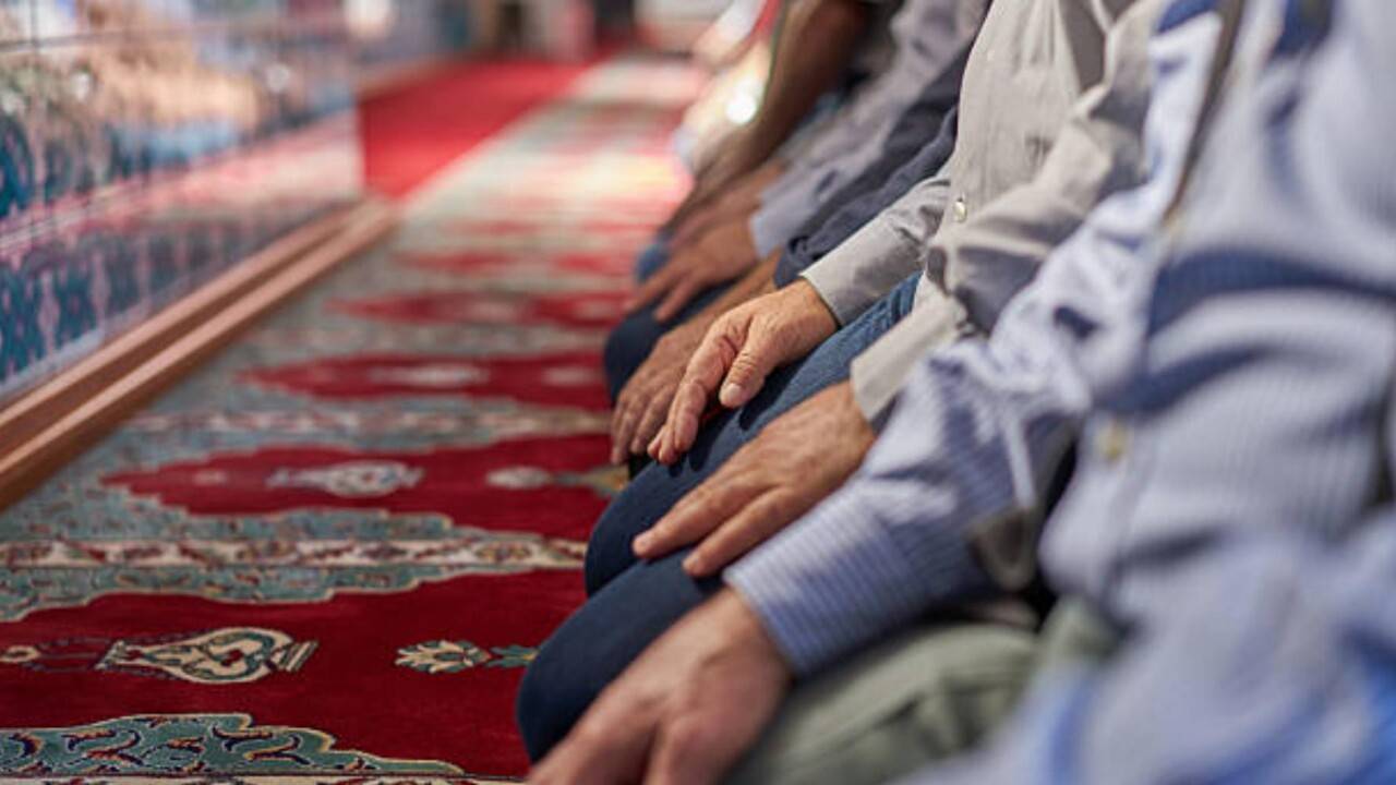 Бір уақыт белдеуіне көшу: Жұма намазы 1 наурыздан бастап нешеде оқылады