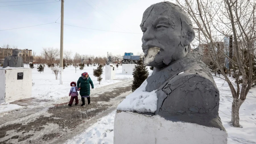 Павлодар белсенділері Ленин мүсіндерінің орнына Алаш көсемдерін бейнелеуді ұсынды