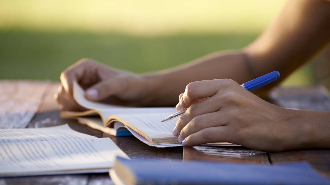 Кеңседе ұйықтау