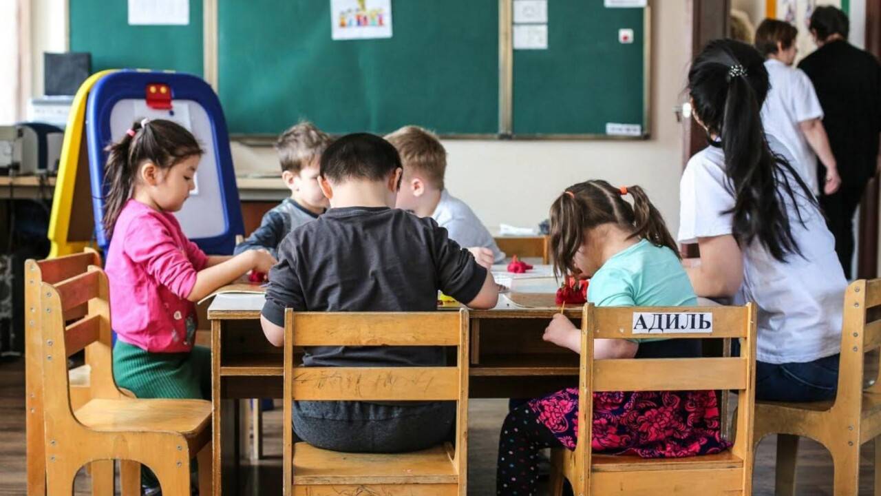 6 жасқа толған балалар балабақшадан мәжбүрлеп шығарылып жатыр. Оқу министрлігі бұған не дейді?