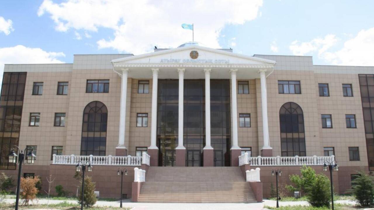 "Алаяқтар сотталсын". Атырауда бейбіт митинг қалай өтті?