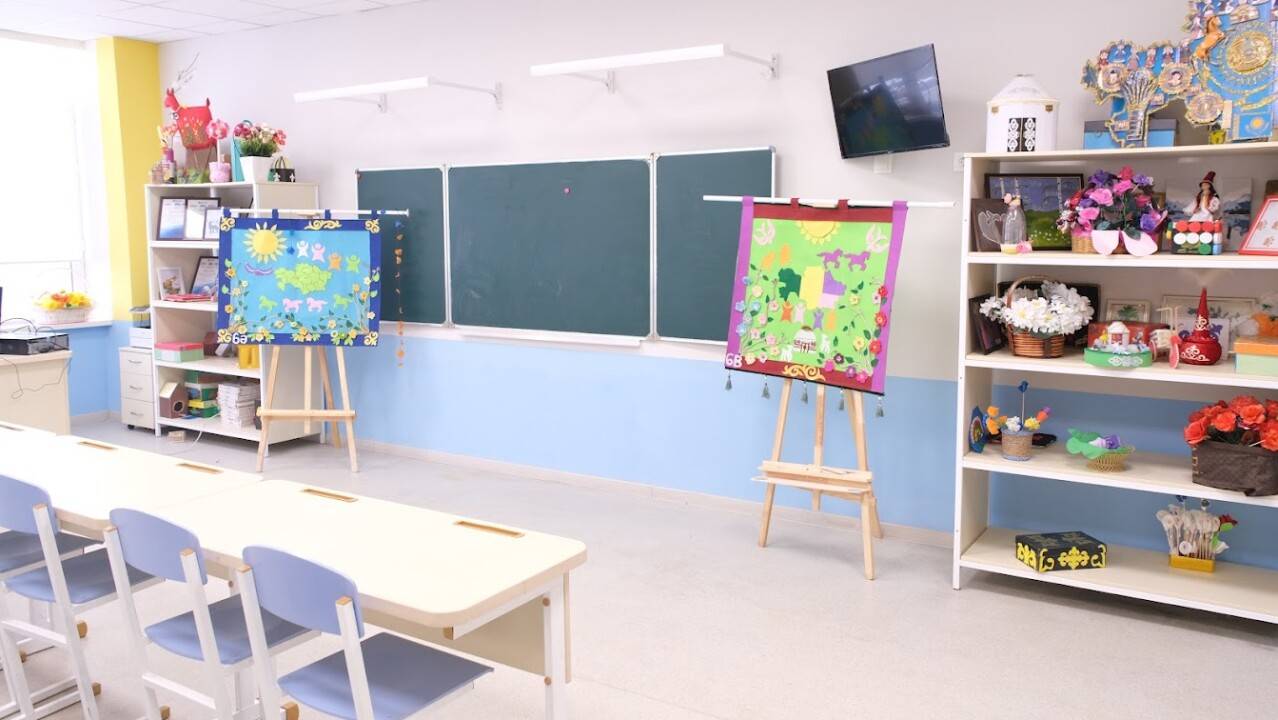 Мектеп директорын өртеп жіберді Мектеп директорын өртеп жіберді