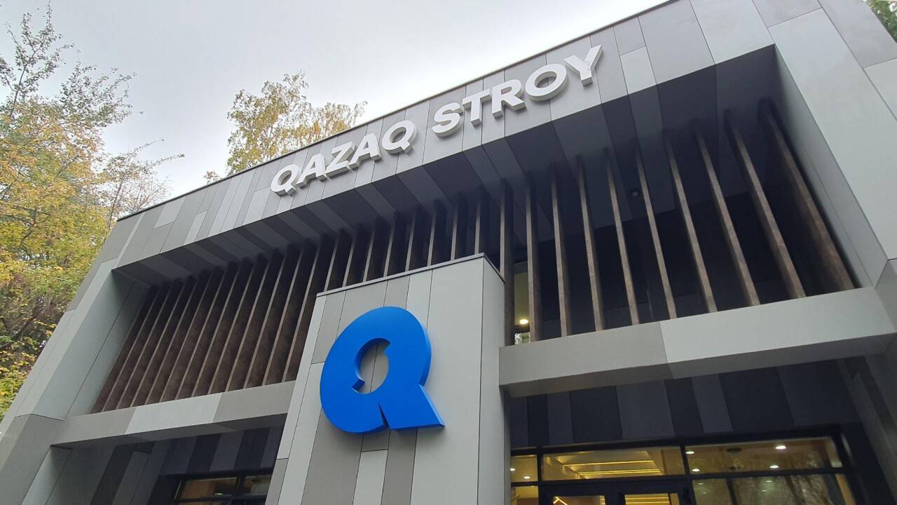 "Ақпарат жалған". Құрылыс компаниясы мәжіліс депутаты таққан айыптарға жауап берді