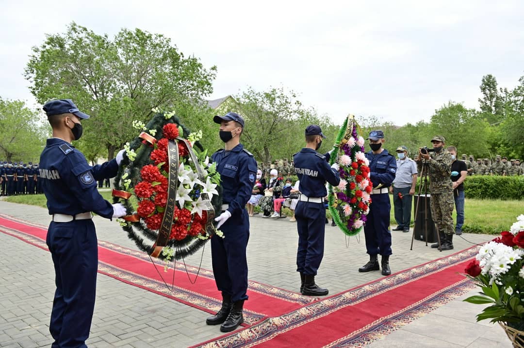 Новости часа в казахстане сегодня. Теракт в Актобе 5 июня 2016. Полицейские почтили память Дархана Базарбаева.