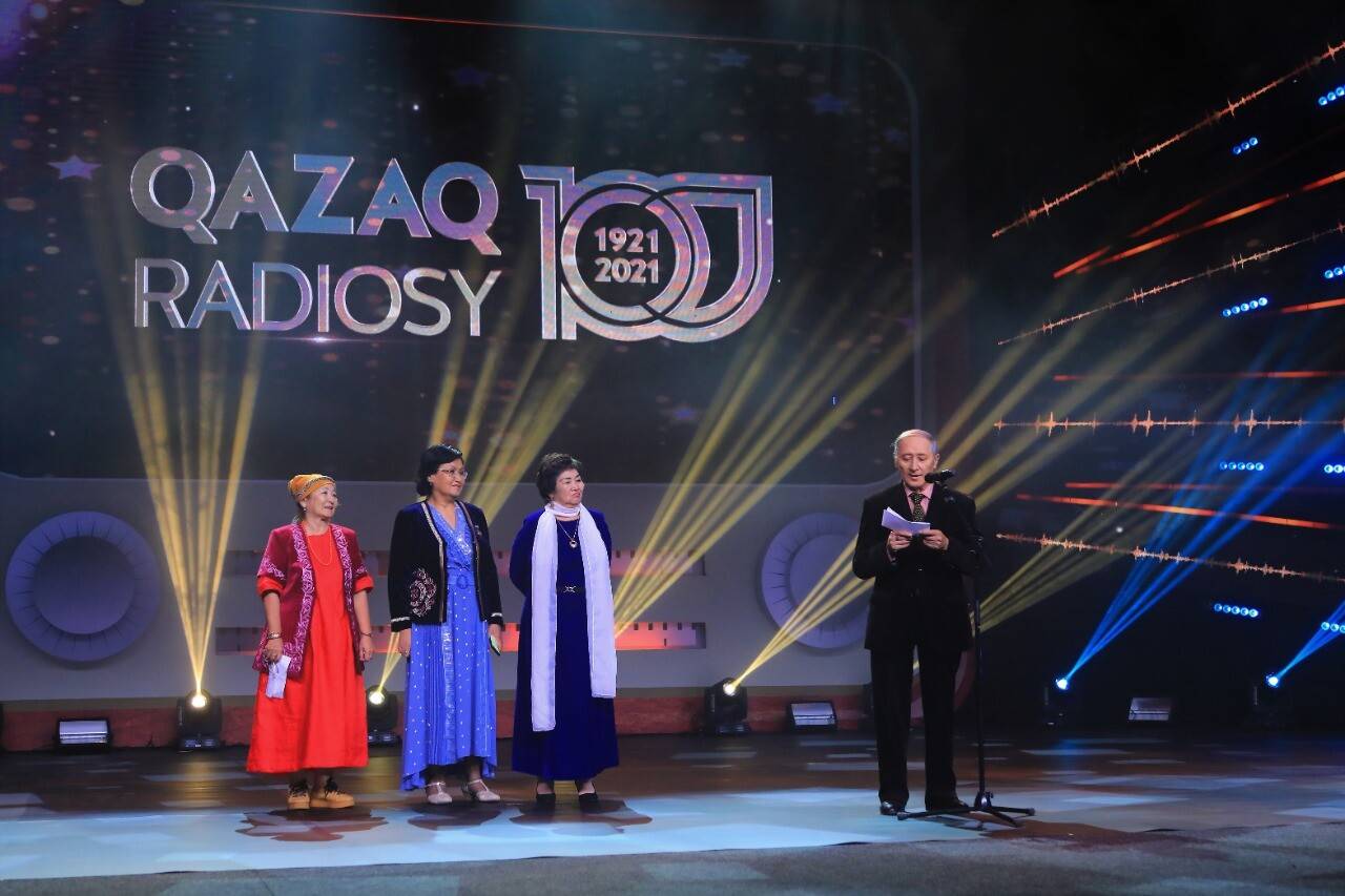 Включи казахское радио. Юбилей казахской. Казахстанские радиоканалы. Казахские радио клипарт.