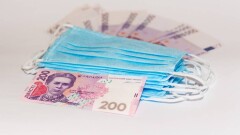 Зеленский подписал закон, по которому каждый вакцинированный украинец получит по 1 000 гривен