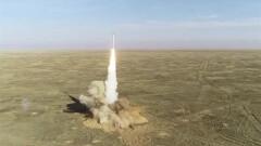 Иран провёл пуски баллистических ракет. СМИ сообщили, что одна из них упала в 30 км от торгового судна