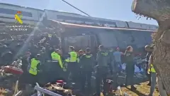 Погибли 64 человека, более 170 пострадали в крушении двух поездов. Токаев выразил соболезнования королю Испании