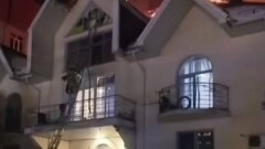 Сильный пожар тушат в Алмалинском районе Алматы