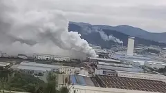 Пожар на химзаводе произошёл в Китае, эвакуировали более 1200 человек