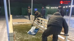 Проруби для купающихся на Крещение начали готовить в Астане
