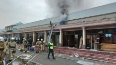 Пожар произошёл на рынке "Семиречье" в Алматы