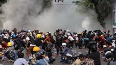 Военные в Мьянме применили оружие против протестующих. Погибли 38 человек