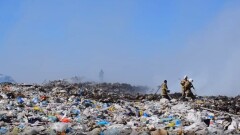 В Кокшетау загорелся мусорный полигон. Для тушения привлекли пожарный поезд