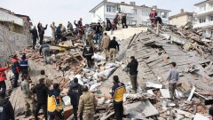 Более 30 человек спасли из-под завалов в Турции после нового землетрясения