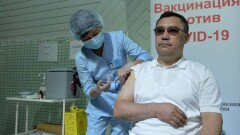 Жапаров опроверг слухи, что соседние страны бесплатно предоставляют вакцины Кыргызстану и требуют вакцинации 70% населения