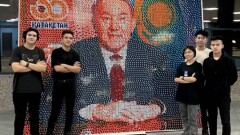 В Семее подростки собрали портрет Назарбаева из 3 000 кубиков Рубика
