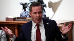Советник президента США по нацбезопасности покинул пост после скандала с секретным чатом 