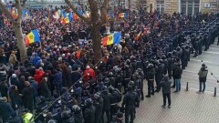 Более 10 тысяч человек вышли на антиправительственный митинг в Кишинёве