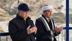 Токаев посетил подземную мечеть Бекет-ата в Мангистауской области