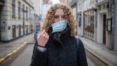 Великобритания отменяет большинство ограничений, введённых из-за "Омикрона"