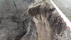 В Медеуском районе Алматы из-за оползня обрушился участок дороги