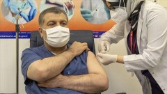 Турция одобрила использование китайской вакцины от Covid-19. Первым привился министр здравоохранения