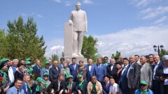 Памятник Динмухамеду Кунаеву открыли в Алматинской области