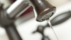 Жители нескольких ЖК в Астане ночью вышли на улицу из-за отсутствия воды