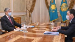 Мамин проинформировал Токаева о работе по стабилизации цен на социально значимые товары