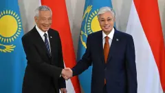  Президент Казахстана принял старшего министра Сингапура 