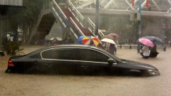 Сильные ливни вызвали наводнение в центральном Китае. Погибли 25 человек