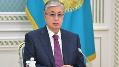 Токаев направил в мажилис проект закона, запрещающего продажу и аренду земли иностранцам