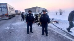 Двое детей и их мать погибли в аварии на трассе в Костанайской области