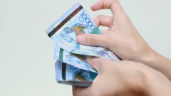 Расплатилась сувенирными купюрами в пяти магазинах. Астанчанку осудили за мошенничество