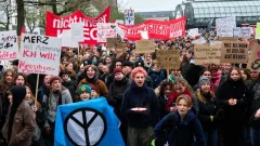 Школьники Германии вышли на акции протеста против военной реформы
