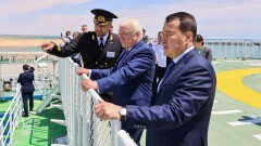 Президенту Германии показали порт Курык и прокатили на пароме