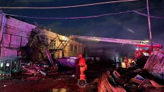 Склады со стройматериалами горят в центре Актобе. Клубы дыма видны во всём городе