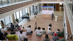 Аким Туркестана переезжает в стеклянный кабинет