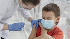 Дальнобойщик из Костаная рассылал фейк о случаях смерти школьников после прививки от Covid-19