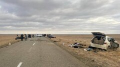 Пять человек погибли в аварии на трассе в Атырауской области