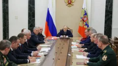 Немедленно начать подготовку к испытанию ядерного оружия предложил Путину глава Минобороны РФ