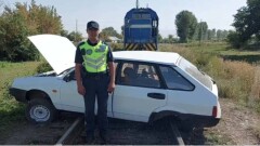 Грузовой локомотив протаранил автомобиль недалеко от Талдыкоргана