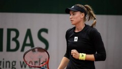 Ролан Гаррос: Елена Рыбакина уверенно вышла в третий круг