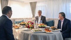 Токаев с президентами Кыргызстана и Узбекистана прокатился на теплоходе по Иссык-Кулю